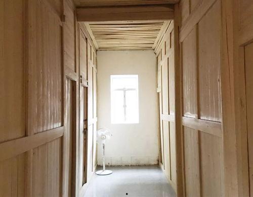 门墙贴纸成人能用吗视频,成人适用性探讨