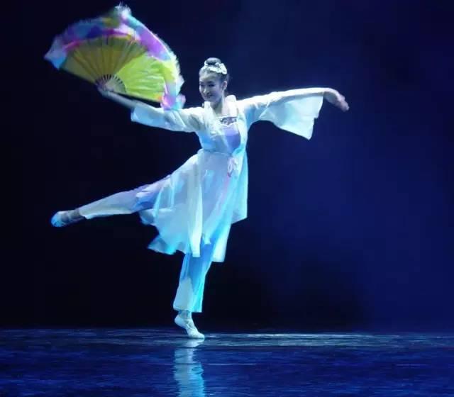 俏皮成人舞蹈独舞视频,俏皮成人舞蹈独舞风采展示