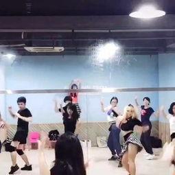 舞蹈视频群舞成人动作